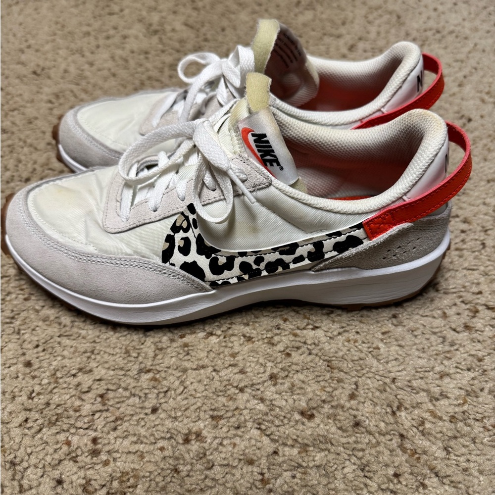 Nike Women's White and Red Sneakers - Picture 2 of 5